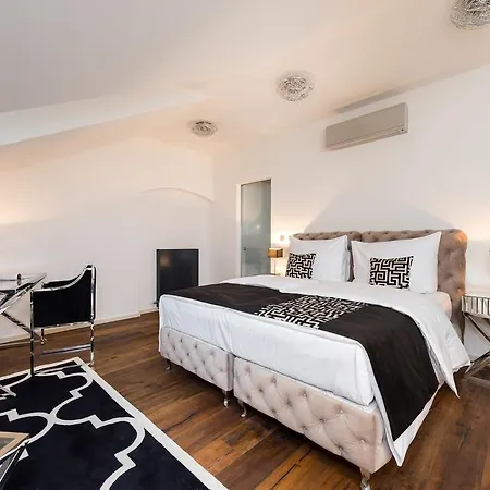 Apartment Empirent Castle Prag