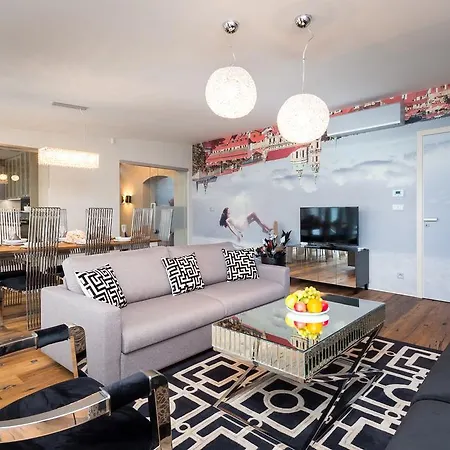 Empirent Castle Apartment *
