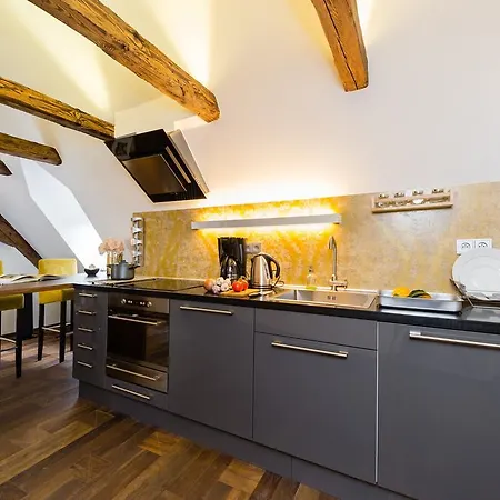 Empirent Castle Apartment
